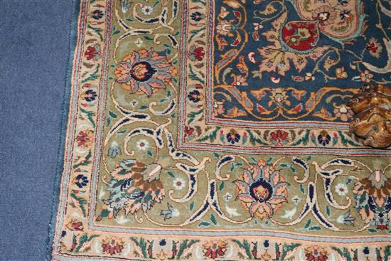 A Kirman medallion rug, 192 x 142cm